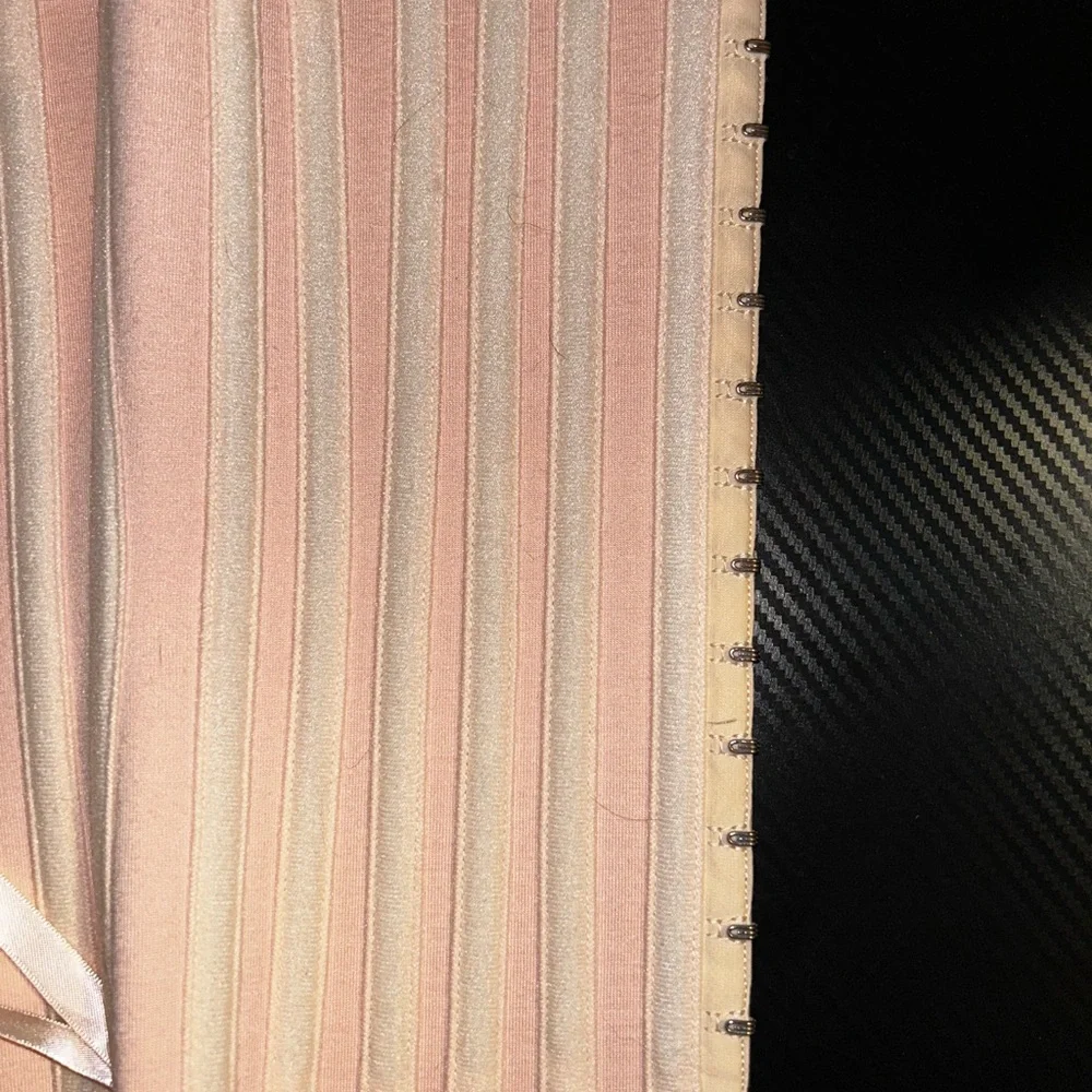 Corset - Picture 4 of 7